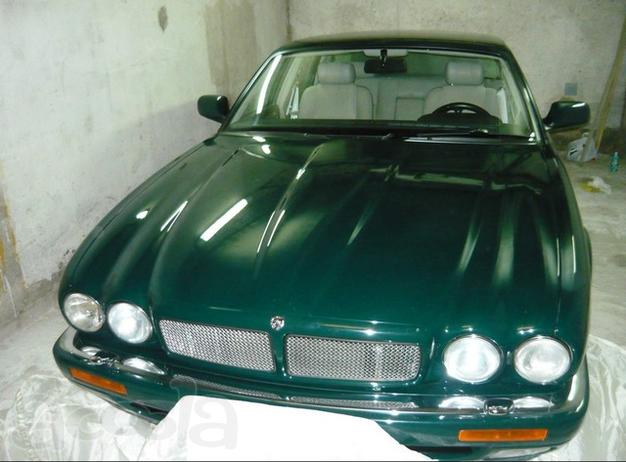 Jaguar XJR II (X300) - Темно зелёный.