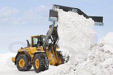 Уборка снега JCB и вывоз нашими самосвалами.