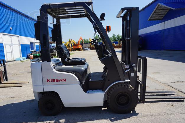 Бензиновый вилочный погрузчик Nissan NP1F1A15D
