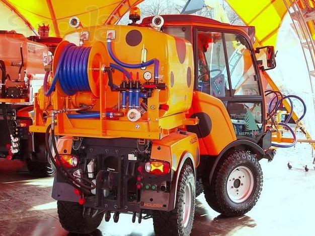 Все-сезонная коммунальная машина на базе мини-трактора Holder M480