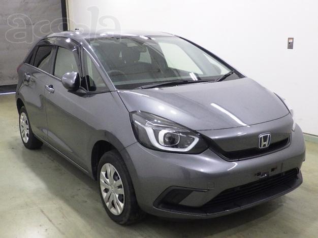 Хэтчбек гибрид Honda Fit кузов GR4 модификация e:HEV Basic Hybrid гв 2020 4wd