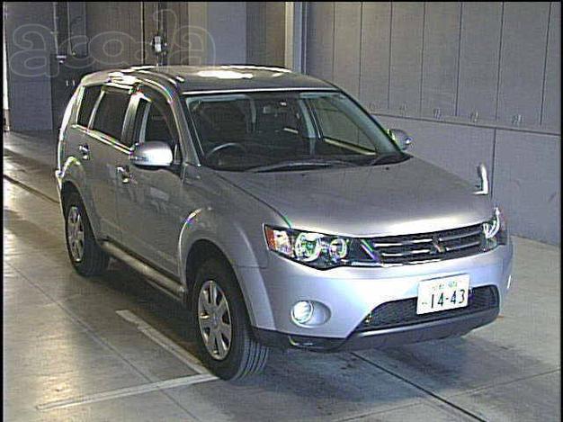 Кроссовер 7-ми местный MITSUBISHI OUTLANDER цвет серебристый без пробега РФ