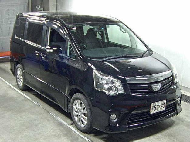Минивэн TOYOTA NOAH 7 мест двигатель 2,0 литра без пробега РФ