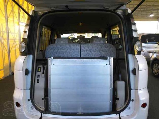 Компактвэн Toyota Sienta кузов NCP81G модификация X Wheelchair Car пассажир инвалид колясочник пандус для заезда коляски в автомобиль минивэн