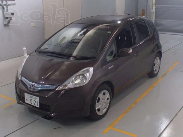 Хэтчбек гибрид Honda Fit Hybrid кузов GP1 модификация Smart Selection Fine Style гв 2013
