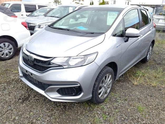 Хэтчбек гибрид Honda Fit кузов GP6 4WD BaseGrade гв 2018
