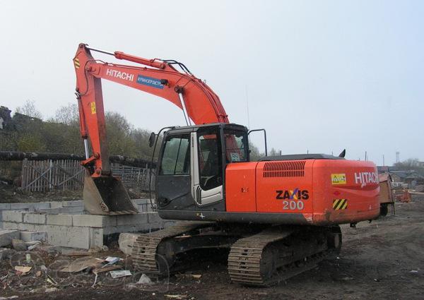Аренда гусеничного экскаватора Hitachi ZX 220.