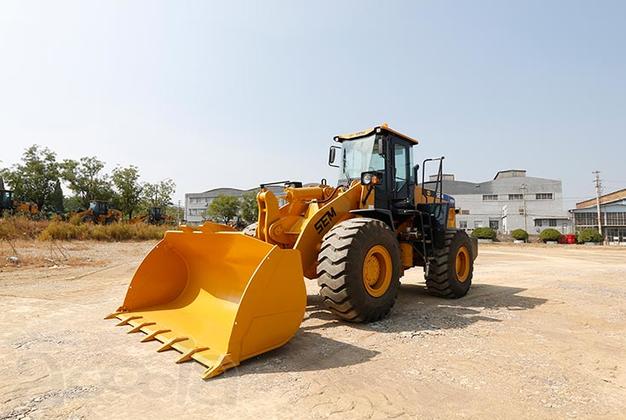 Предоставлю в аренду фронтальный погрузчик SEM 656D
