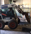 Аренда мини-погрузчика BobCat S175 с гидромолотом