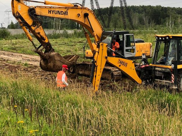 Свободны экскаватор погрузчик  TEREX и JSB