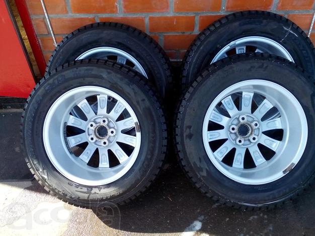 Колеса зима Dunlop 225х65х16 почти новые