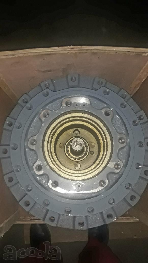 Продам Бортовой редуктор без мотора Hitachi ZX230-1