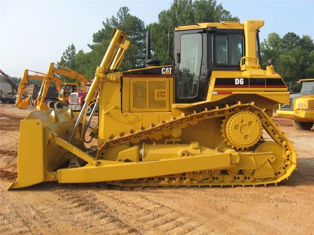 Бульдозер CAT D6