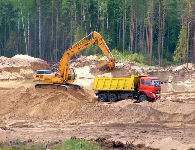 На большой обьём требуются самосвалы ТОЛЬКО- 4х ОСНЫЕ