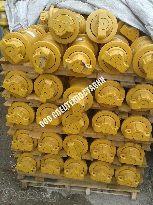 Каток поддерживающий komatsu D65E12 коматсу