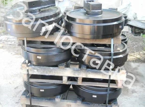 Направляющее колесо komatsu PC200