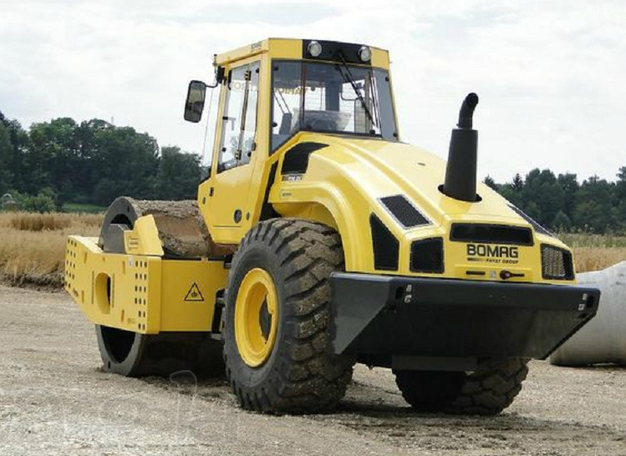Каток Bomag BW226 DH-4