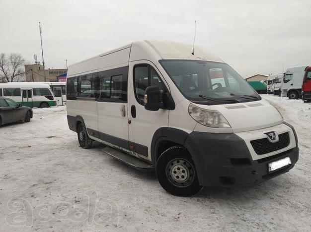 Микроавтобус Peugeot Boxer.