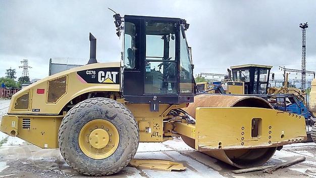 Аренда виброкатка Caterpillar CS76XT