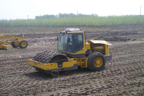 Грунтовый  каток SHANTUI SR20MP