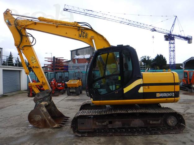 Аренда гусеничного экскаватора JCB JS130LC с гидромолотом