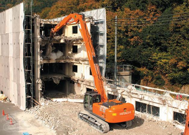 Экскаватор для СНОСА ЗДАНИЙ И СООРУЖЕНИЙ HITACHI 400 стрела 21м