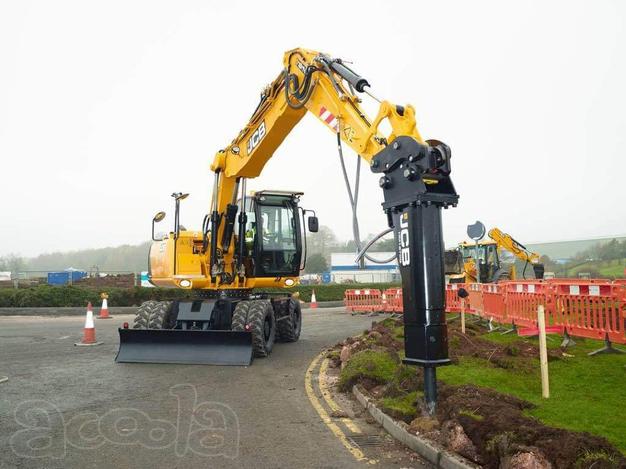 Экскаватор JCB JS 160W гидромолот