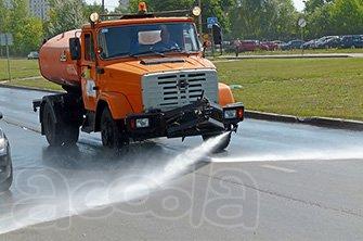 Поливомоичная машина водовоз.
