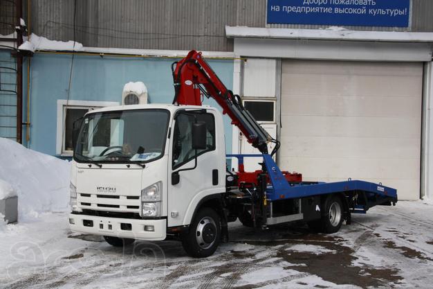Эвакуатор с ломаной платформой на базе ISUZU ELF 7.5 (NPR75L) с КМУ